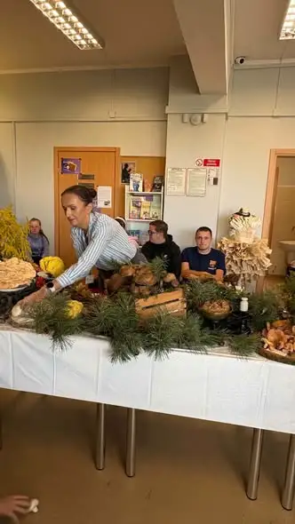 Wystawa Grzybów Świeżych w Golubiu-Dobrzyniu — uczniowie ZET A na edukacyjnej lekcji