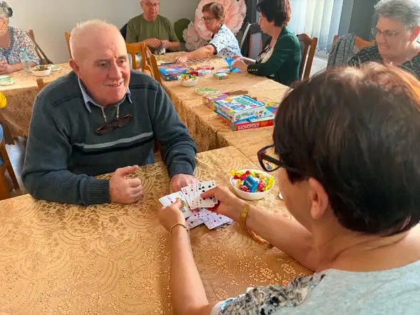 Seniorzy z Gminy Radomin łączą integrację z nauką cyberbezpieczeństwa