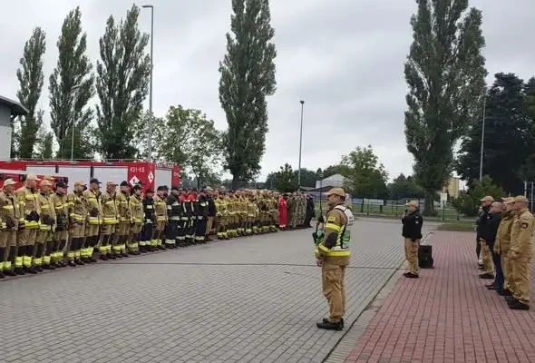 Kadeci z ZS w Wązownie ćwiczyli dekontaminację z golubsko-dobrzyńskimi strażakami
