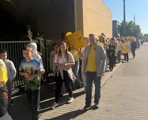 Żółty marsz przeciw przemocy rówieśniczej – finał szkolnego tygodnia