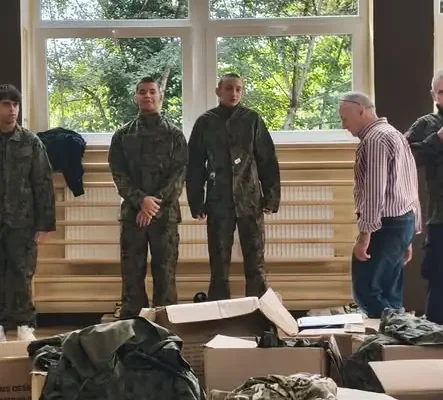 Pierwsze mundury dla najmłodszych uczniów klas mundurowych w Kowalewie Pomorskim