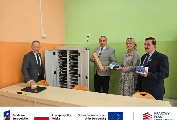 Gmina Radomin inwestuje w cyfryzację szkół – umowa na modernizację sieci LAN podpisana