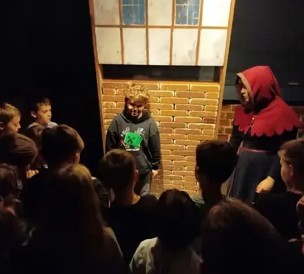 Uczniowie klas 3a i 3c odkrywali Toruń – teatr, legendy i wspólna przygoda