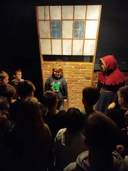 Uczniowie klas 3a i 3c odkrywali Toruń – teatr, legendy i wspólna przygoda