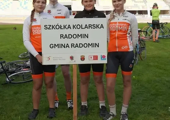 Szkółka Kolarska z Radomina podsumowała sezon 2026 na Moto-Arenie w Toruniu